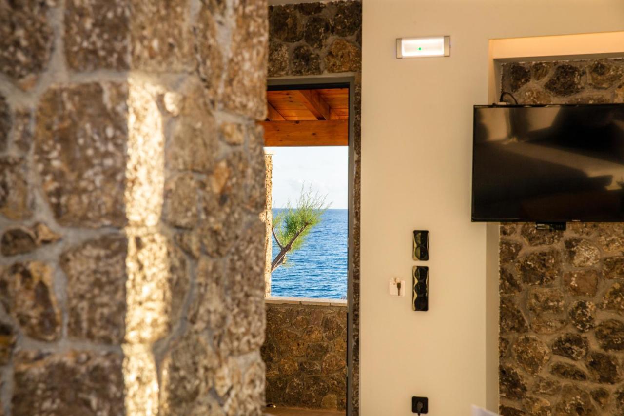 Black Rocks Family, Luxury Seafront Beach Maisonette Agios Gordios  Exteriör bild