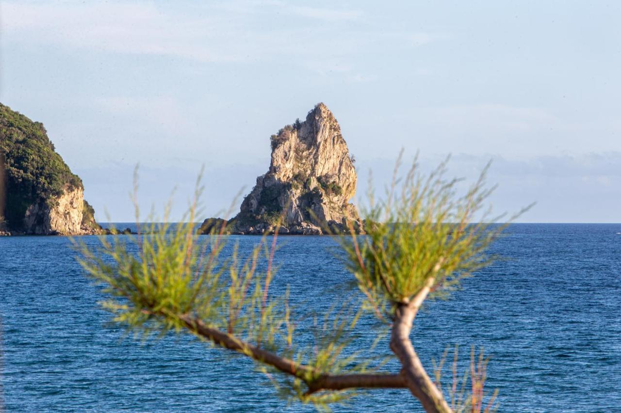Black Rocks Family, Luxury Seafront Beach Maisonette Agios Gordios  Exteriör bild